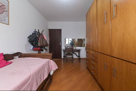Casa à venda com 250m², 3 quartos e 3 vagas Casa à venda com 250m², 3 quartos e 3 vagasQuarto 2
