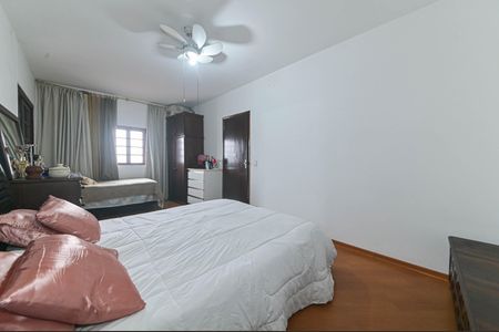 Casa à venda com 250m², 3 quartos e 3 vagas Casa à venda com 250m², 3 quartos e 3 vagasSuite