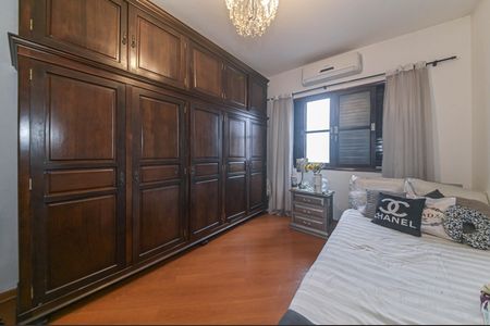Casa à venda com 250m², 3 quartos e 3 vagas Casa à venda com 250m², 3 quartos e 3 vagasQuarto 1
