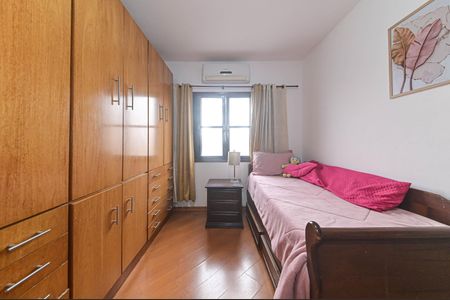 Casa à venda com 250m², 3 quartos e 3 vagas Casa à venda com 250m², 3 quartos e 3 vagasQuarto 2
