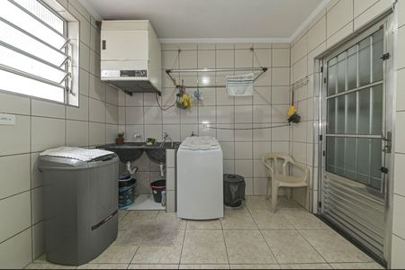 Casa à venda com 250m², 3 quartos e 3 vagas Casa à venda com 250m², 3 quartos e 3 vagasLavanderia