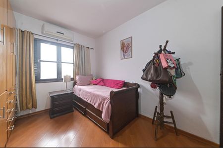 Casa à venda com 250m², 3 quartos e 3 vagas Casa à venda com 250m², 3 quartos e 3 vagasQuarto 2