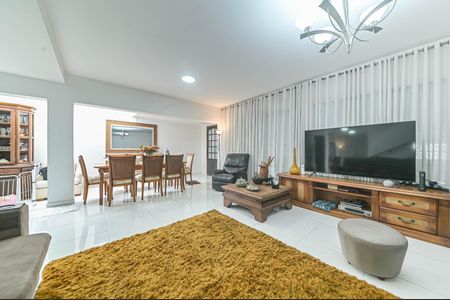 Casa à venda com 250m², 3 quartos e 3 vagas Casa à venda com 250m², 3 quartos e 3 vagasSala