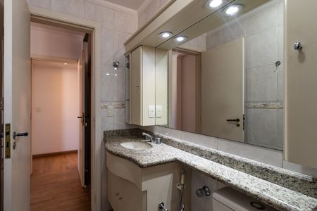 Apartamento para alugar com 110m², 3 quartos e 3 vagas Apartamento para alugar com 110m², 3 quartos e 3 vagasBanheiro da Suíte 1