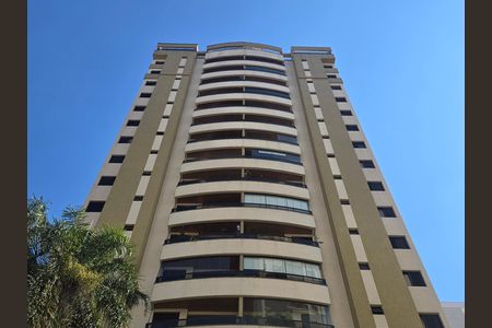 Apartamento para alugar com 110m², 3 quartos e 3 vagas Apartamento para alugar com 110m², 3 quartos e 3 vagasFachada