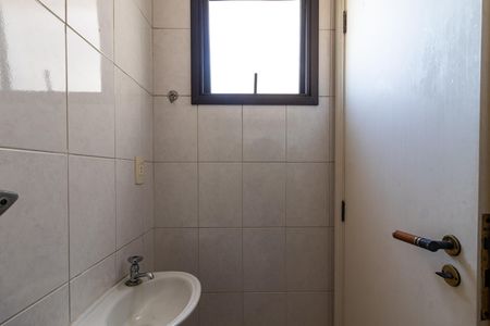 Apartamento para alugar com 110m², 3 quartos e 3 vagas Apartamento para alugar com 110m², 3 quartos e 3 vagasBanheiro de serviço