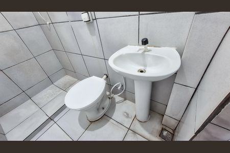 Banheiro  de casa para alugar com 2 quartos, 50m² em Ramos, Rio de Janeiro