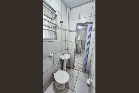Banheiro  de casa para alugar com 2 quartos, 50m² em Ramos, Rio de Janeiro