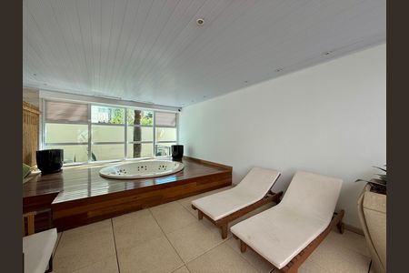 Apartamento à venda com 76m², 2 quartos e 2 vagas Apartamento à venda com 76m², 2 quartos e 2 vagasOfurô