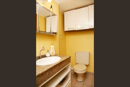 Banheiro 1 Quarto Suíte de apartamento à venda com 3 quartos, 94m² em Azenha, Porto Alegre
