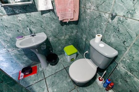 Casa à venda com 200m², 4 quartos e 4 vagas Casa à venda com 200m², 4 quartos e 4 vagasBanheiro 2