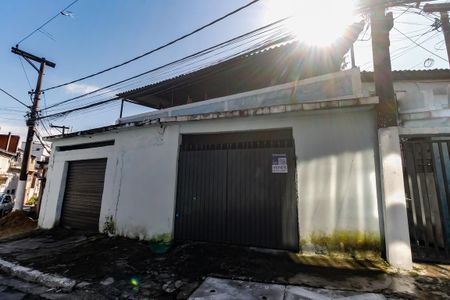 Casa à venda com 200m², 4 quartos e 4 vagas Casa à venda com 200m², 4 quartos e 4 vagasFachada/ Garagem