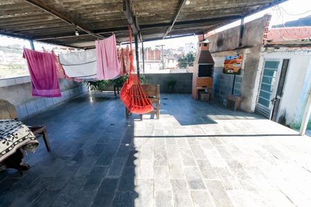 Casa à venda com 200m², 4 quartos e 4 vagas Casa à venda com 200m², 4 quartos e 4 vagasVaranda