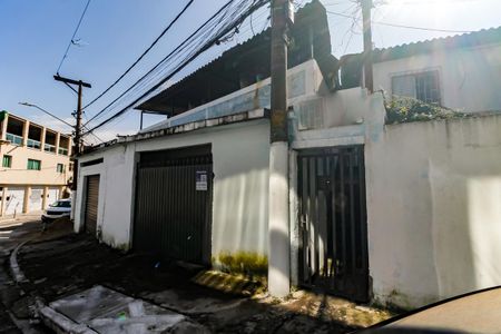 Casa à venda com 200m², 4 quartos e 4 vagas Casa à venda com 200m², 4 quartos e 4 vagasFachada