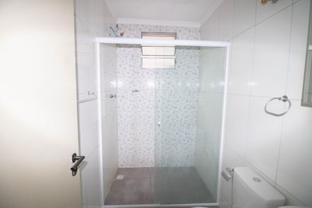 BANHEIRO de casa para alugar com 2 quartos, 50m² em Vila Carbone, São Paulo