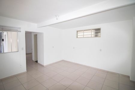 SALA DE JANTAR de casa para alugar com 2 quartos, 50m² em Vila Carbone, São Paulo