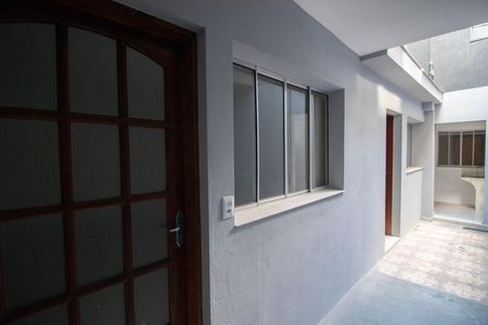 CORREDOR de casa para alugar com 2 quartos, 50m² em Vila Carbone, São Paulo