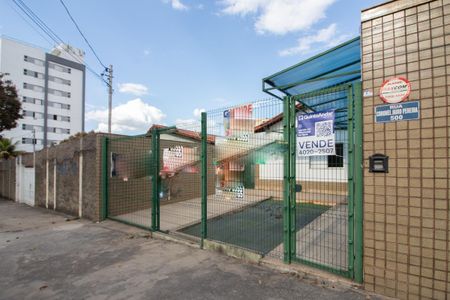 Plaquinha Instalada de casa à venda com 3 quartos, 212m² em Palmares, Belo Horizonte