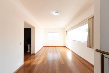 Casa para alugar com 375m², 3 quartos e 4 vagas