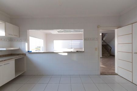 Casa para alugar com 375m², 3 quartos e 4 vagas