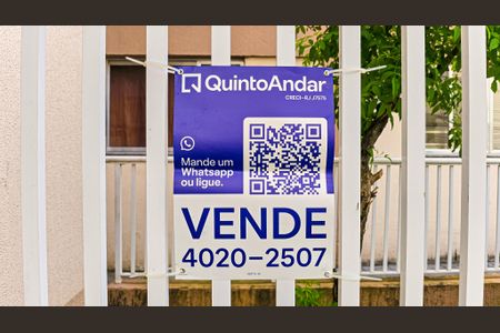 Apartamento à venda com 47m², 2 quartos e 1 vaga Apartamento à venda com 47m², 2 quartos e 1 vagaFachada e portaria com placa