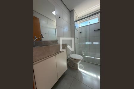 Banheiro de apartamento para alugar com 2 quartos, 54m² em Colônia Agrícola Samambaia, Brasília
