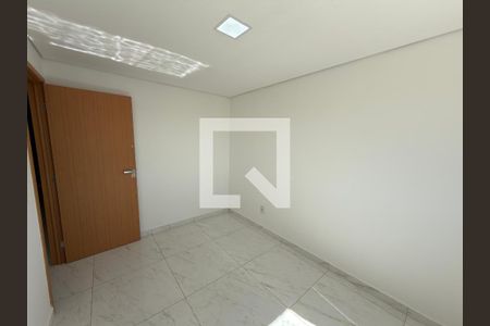 Quarto 1 de apartamento para alugar com 2 quartos, 54m² em Colônia Agrícola Samambaia, Brasília