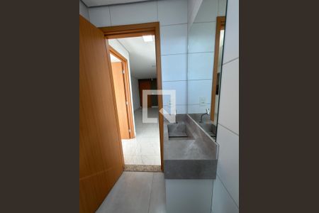 Banheiro de apartamento para alugar com 2 quartos, 54m² em Colônia Agrícola Samambaia, Brasília