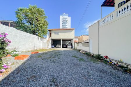 Garagem de casa à venda com 2 quartos, 794m² em Quitaúna, Osasco