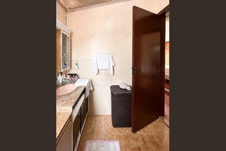 Casa à venda com 291m², 3 quartos e 4 vagasBanheiro da Suíte