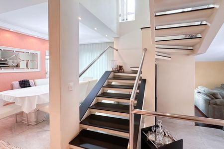 Casa à venda com 291m², 3 quartos e 4 vagasAcesso aos Quartos