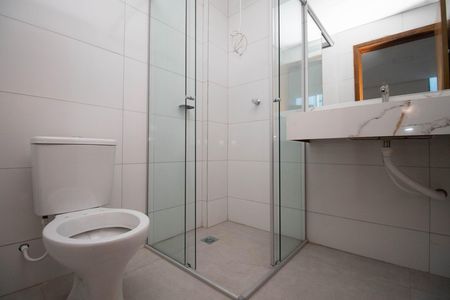 Banheiro da Suíte 2 de apartamento para alugar com 2 quartos, 65m² em Conjunto 21, Brasília
