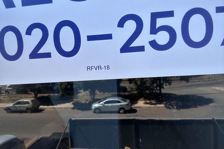 Placa de apartamento para alugar com 2 quartos, 65m² em Conjunto 21, Brasília