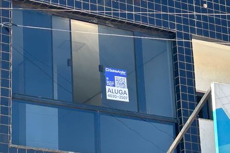 Placa de apartamento para alugar com 2 quartos, 65m² em Conjunto 21, Brasília