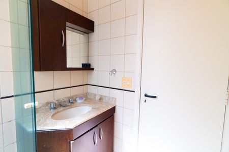 Banheiro de apartamento para alugar com 1 quarto, 28m² em Vila Monte Alegre, São Paulo