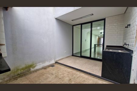 Área externa de casa à venda com 3 quartos, 140m² em Jardim Sabara, São Paulo