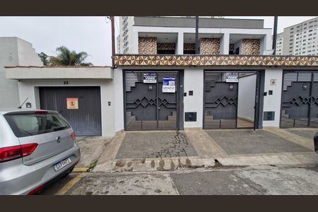Fachada de casa à venda com 3 quartos, 140m² em Jardim Sabara, São Paulo