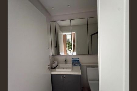 Banheiro de kitnet/studio para alugar com 1 quarto, 79m² em Campeche, Florianópolis