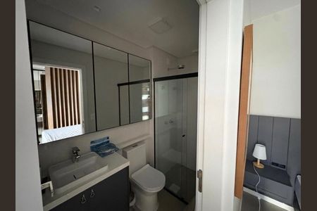 Banheiro de kitnet/studio para alugar com 1 quarto, 79m² em Campeche, Florianópolis