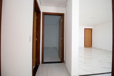 Corredor de apartamento para alugar com 2 quartos, 60m² em Conjunto 21, Brasília