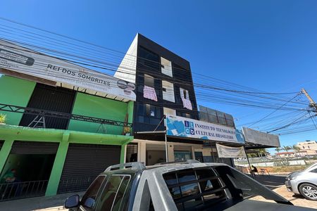 Fachada de apartamento para alugar com 2 quartos, 60m² em Conjunto 21, Brasília