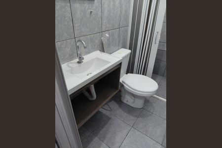 Banheiro de casa para alugar com 1 quarto, 30m² em Vila do Castelo, São Paulo