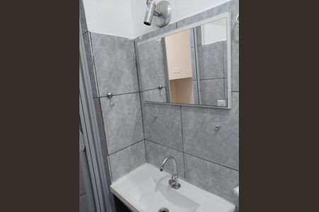 Banheiro de casa para alugar com 1 quarto, 30m² em Vila do Castelo, São Paulo