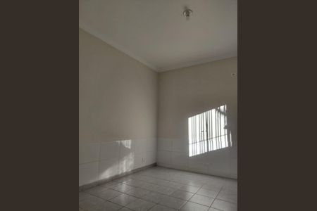 Casa para alugar com 30m², 1 quarto e sem vaga Casa para alugar com 30m², 1 quarto e sem vagaSala / Quarto