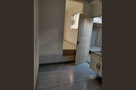 Cozinha de casa para alugar com 1 quarto, 30m² em Vila do Castelo, São Paulo