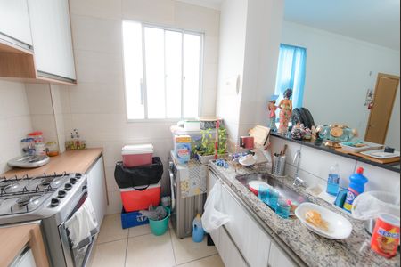 Cozinha de apartamento para alugar com 2 quartos, 44m² em Jardim Gurilândia, Taubaté