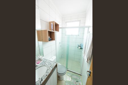 Banheiro de apartamento para alugar com 2 quartos, 44m² em Jardim Gurilândia, Taubaté