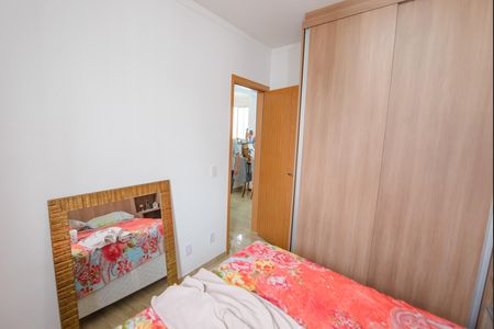 Quarto 1 de apartamento para alugar com 2 quartos, 44m² em Jardim Gurilândia, Taubaté
