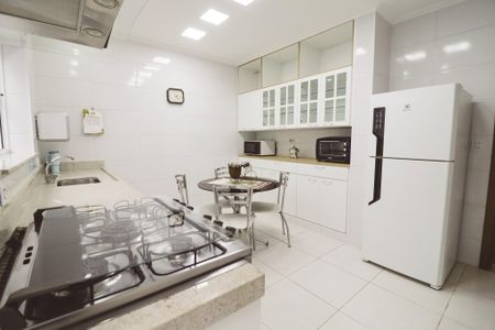 Cozinha de casa para alugar com 2 quartos, 130m² em Vila Pauliceia, São Paulo