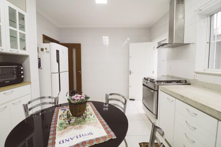 Cozinha de casa para alugar com 2 quartos, 130m² em Vila Pauliceia, São Paulo